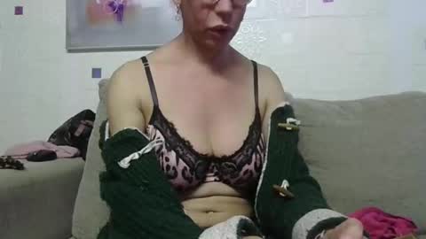 cinthia2525 online show from 03/08/25, 12:09