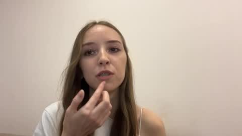Snapshot of cinthiaprysock chatting on 04/21/26, 03:17 Aurora online show from 04/21/26, 03:17