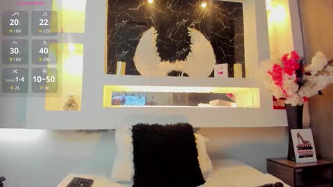 Snapshot of cinthya_mjs chatting on 10/24/25, 12:01 Cinthya  online show from 10/24/25, 12:01