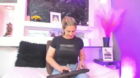 Snapshot of cinthya_mjs chatting on 02/19/26, 12:12 Cinthya online show from 02/19/26, 12:12