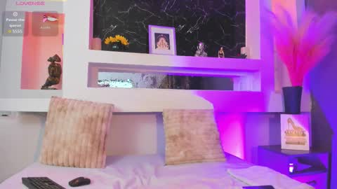 Snapshot of cinthya_mjs chatting on 03/23/26, 12:42 Cinthya online show from 03/23/26, 12:42