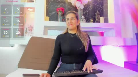 Snapshot of cinthya_mjs chatting on 04/21/26, 12:11 Cinthya online show from 04/21/26, 12:11