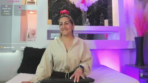 Snapshot of cinthya_mjs chatting on 05/30/26, 12:24 Cinthya online show from 05/30/26, 12:24