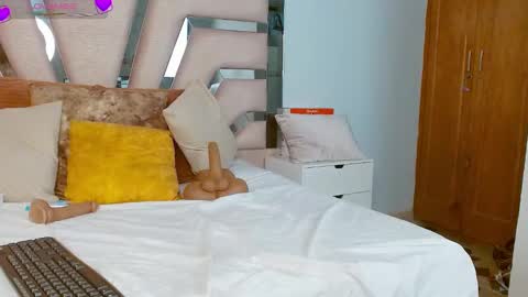 Snapshot of cintia_hills chatting on 12/10/24, 06:44 Cintia Hills online show from 12/10/24, 06:44