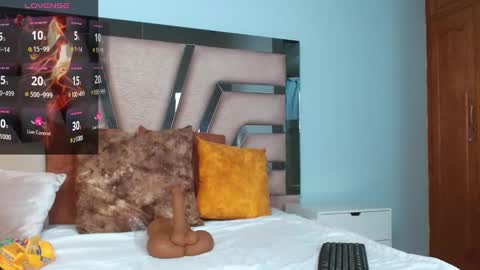 Snapshot of cintia_hills chatting on 02/09/25, 04:25 Cintia Hills online show from 02/09/25, 04:25