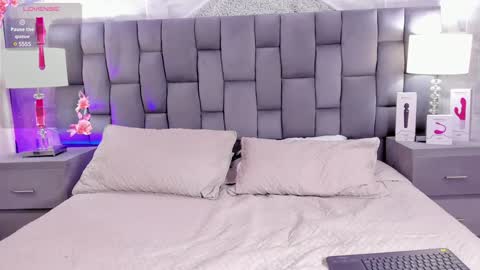 CintiaCollins  online show from 02/03/25, 11:47