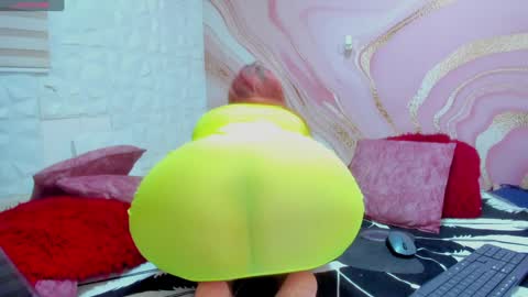Snapshot of cintiagreyx chatting on 01/08/25, 02:56  CINTIA  online show from 01/08/25, 02:56