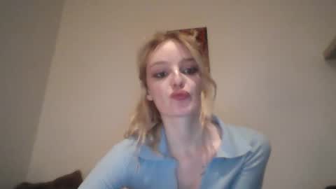 Snapshot of circeandco chatting on 04/05/26, 10:29 circeandco online show from 04/05/26, 10:29