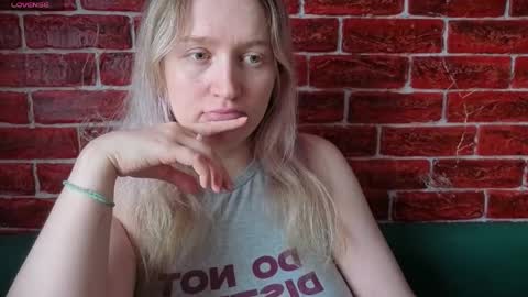 Snapshot of citrusblissss chatting on 04/16/26, 09:43 citrusblissss online show from 04/16/26, 09:43