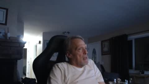 Snapshot of cjscout chatting on 11/16/25, 07:14 cjscout online show from 11/16/25, 07:14