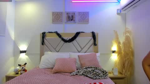 Claire 3 online show from 12/25/24, 01:10