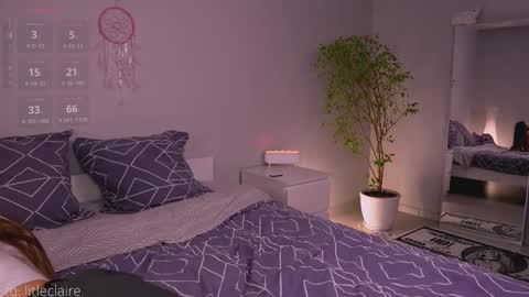 Claire online show from 10/15/25, 07:58