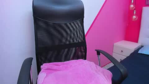 claire aristizabal online show from 02/02/25, 04:15