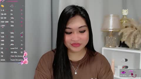 Snapshot of claire_wntr chatting on 04/27/26, 04:32 CLAIRE online show from 04/27/26, 04:32