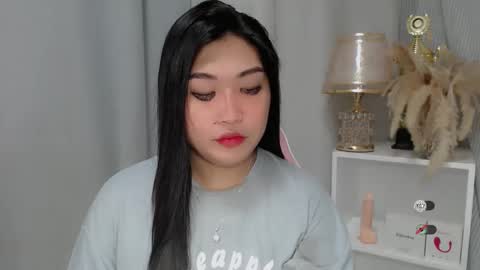 Snapshot of claire_wntr chatting on 05/17/26, 04:43 CLAIRE online show from 05/17/26, 04:43