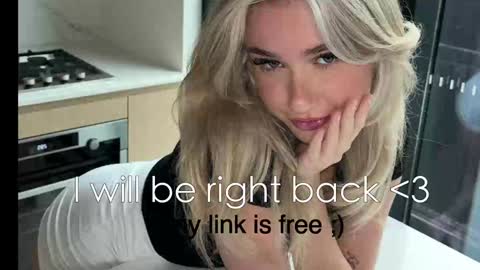 Snapshot of clairebabyy1 chatting on 12/17/24, 01:18 Claire online show from 12/17/24, 01:18