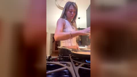 Snapshot of clairethompson01 chatting on 12/20/25, 05:58 Claire online show from 12/20/25, 05:58