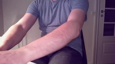 Snapshot of clamshive7 chatting on 04/17/26, 02:03 clamshive7 online show from 04/17/26, 02:03