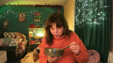 Snapshot of clancyosbourne chatting on 12/17/25, 07:09 Clancy online show from 12/17/25, 07:09