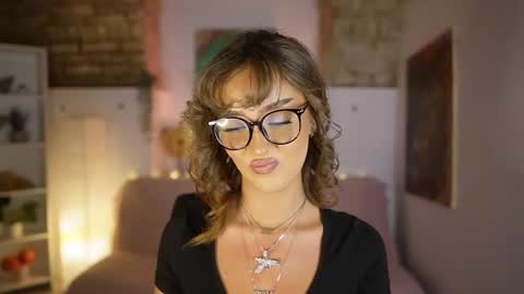 Snapshot of clara_smile chatting on 02/21/25, 10:15 Clara smile online show from 02/21/25, 10:15