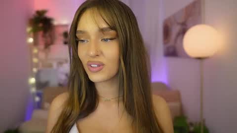 Clara smile online show from 02/18/26, 07:21