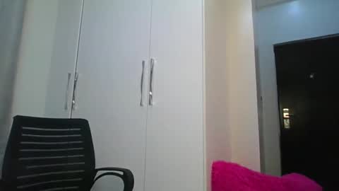 Snapshot of clarah11 chatting on 10/22/25, 07:13 clara11 online show from 10/22/25, 07:13