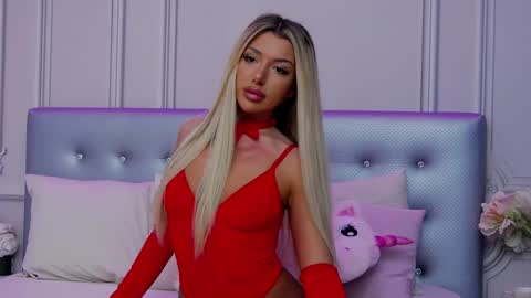 ClaraHazel online show from 12/25/24, 04:44