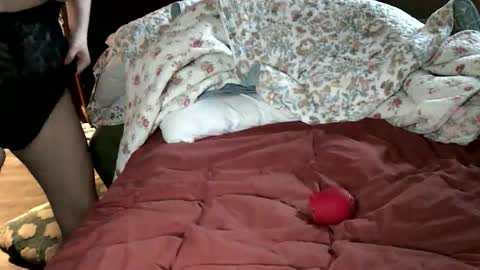 Snapshot of clararuby chatting on 12/05/25, 08:27 clararuby online show from 12/05/25, 08:27