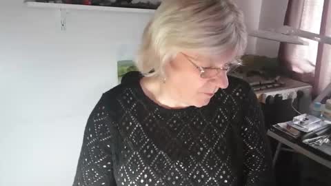 clare nylons online show from 09/27/25, 01:05