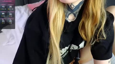 Snapshot of clarewoods chatting on 02/01/25, 10:02 Sophie online show from 02/01/25, 10:02