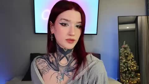 Sophie online show from 12/18/25, 05:13