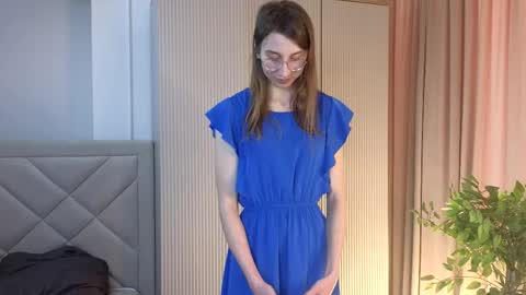 Snapshot of clarindakluse chatting on 05/22/26, 08:21 Sara online show from 05/22/26, 08:21