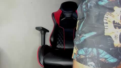 clark_tommy11 online show from 02/18/25, 02:05