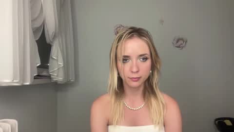 ClaudiaGold online show from 09/08/25, 08:30