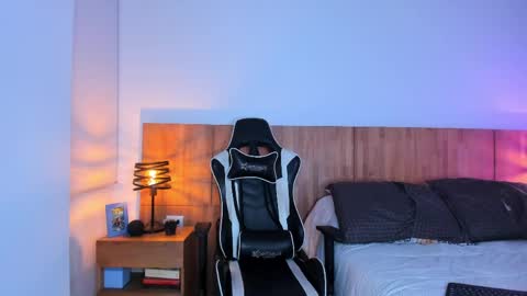 Snapshot of claytonburgues chatting on 04/08/26, 01:16 claytonburgues online show from 04/08/26, 01:16