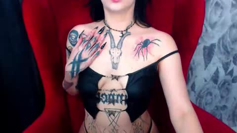 Snapshot of cleadark chatting on 12/13/24, 02:27 CleaDark online show from 12/13/24, 02:27