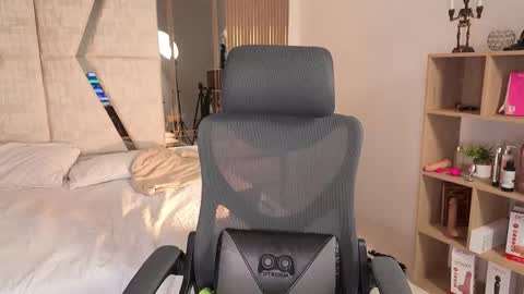 Cleo Adams online show from 11/21/25, 05:06