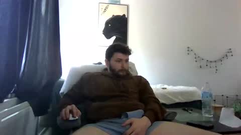 Snapshot of clem090 chatting on 03/01/25, 01:29 clem090 online show from 03/01/25, 01:29