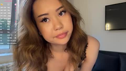 Snapshot of clemenciakempa chatting on 04/22/26, 01:23 Lili online show from 04/22/26, 01:23