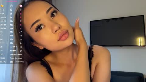 Snapshot of clemenciakempa chatting on 05/30/26, 01:19 Lili online show from 05/30/26, 01:19