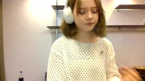 Snapshot of clementinaaures chatting on 11/04/25, 12:04 clementinaaures online show from 11/04/25, 12:04