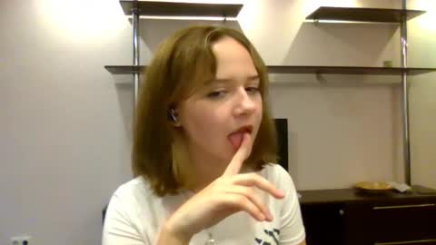 Snapshot of clementinaaures chatting on 11/07/25, 12:05 clementinaaures online show from 11/07/25, 12:05