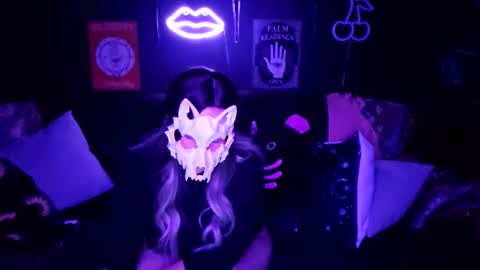 Snapshot of clemzzy chatting on 10/18/25, 04:48 Clem online show from 10/18/25, 04:48