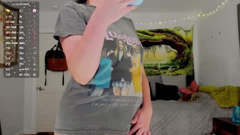 Snapshot of cleo_cam chatting on 11/30/25, 02:26 Cleo Schedule Updates online show from 11/30/25, 02:26