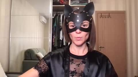 Snapshot of cleo_catra chatting on 10/01/25, 03:40 cleo_catra online show from 10/01/25, 03:40