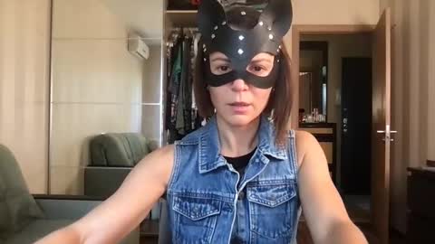 Snapshot of cleo_catra chatting on 10/02/25, 11:17 cleo_catra online show from 10/02/25, 11:17