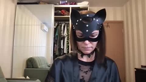 Snapshot of cleo_catra chatting on 10/05/25, 12:36 cleo_catra online show from 10/05/25, 12:36