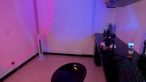 Snapshot of cleo_dblue chatting on 12/16/24, 06:32 online show from 12/16/24, 06:32