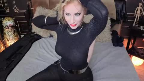 Cleo online show from 05/19/26, 01:56