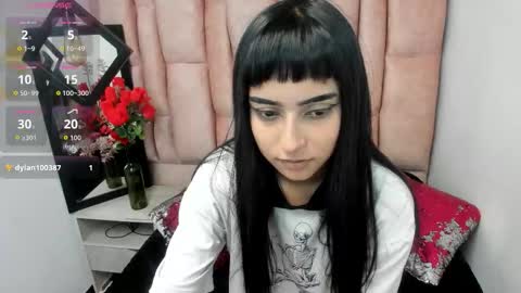 Snapshot of cleo_ross chatting on 12/13/25, 08:47 CLEO ROSS online show from 12/13/25, 08:47